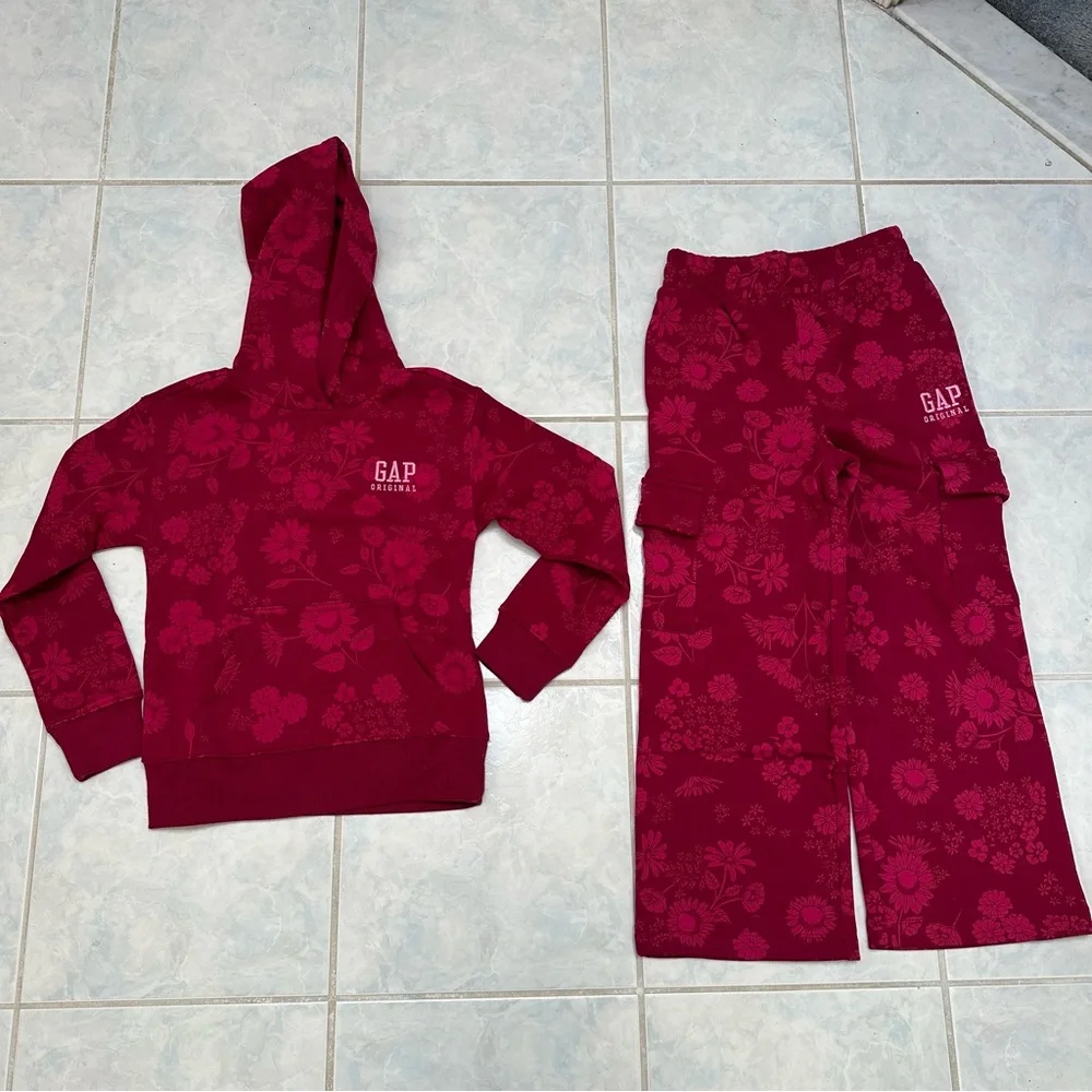 NWT GAP Youth Red Floral Fleece Hoodie and Cargo Pant Set Size Small
